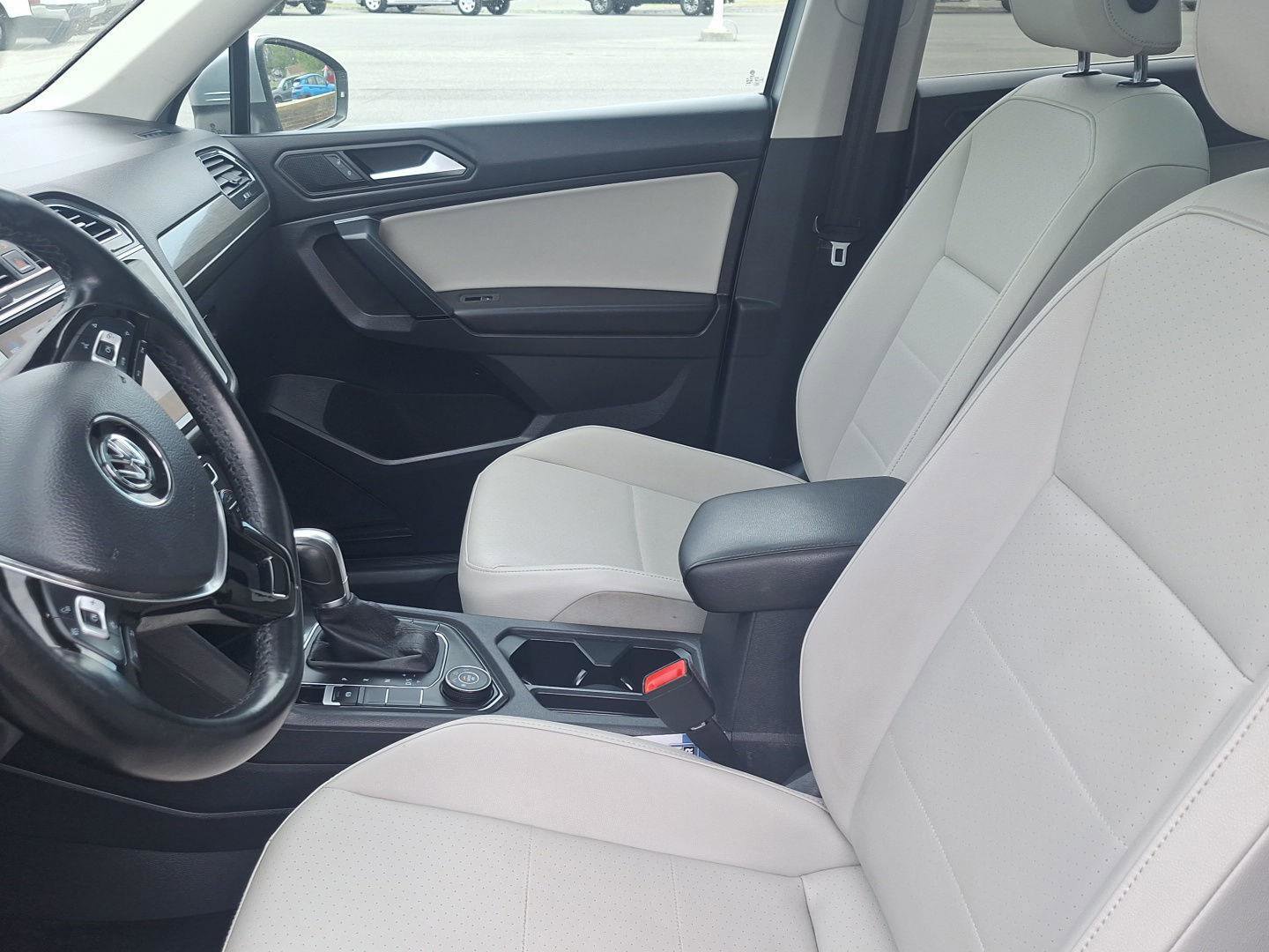 Used 2019 Volkswagen Tiguan SE w/ Panoramic Sunroof Package AWD/4WD image 12