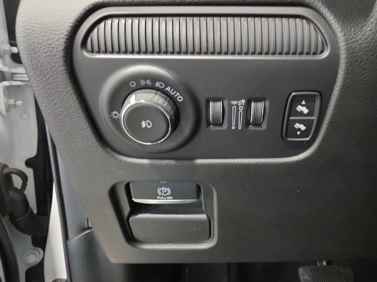 Used 2023 Jeep Wagoneer L Series II AWD/4WD image 21