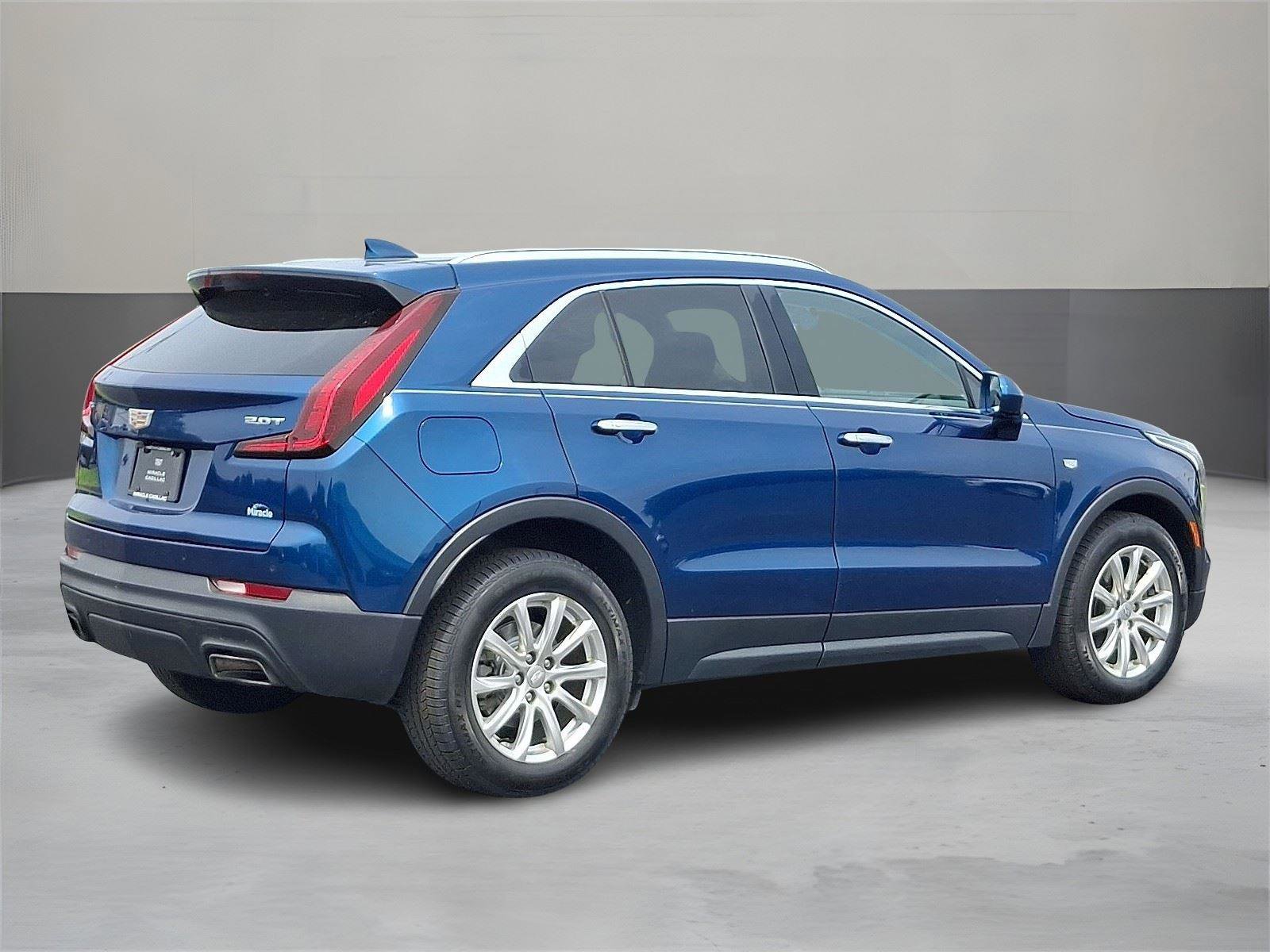 Used 2019 Cadillac XT4 Luxury w/ Cold Weather Package image 5