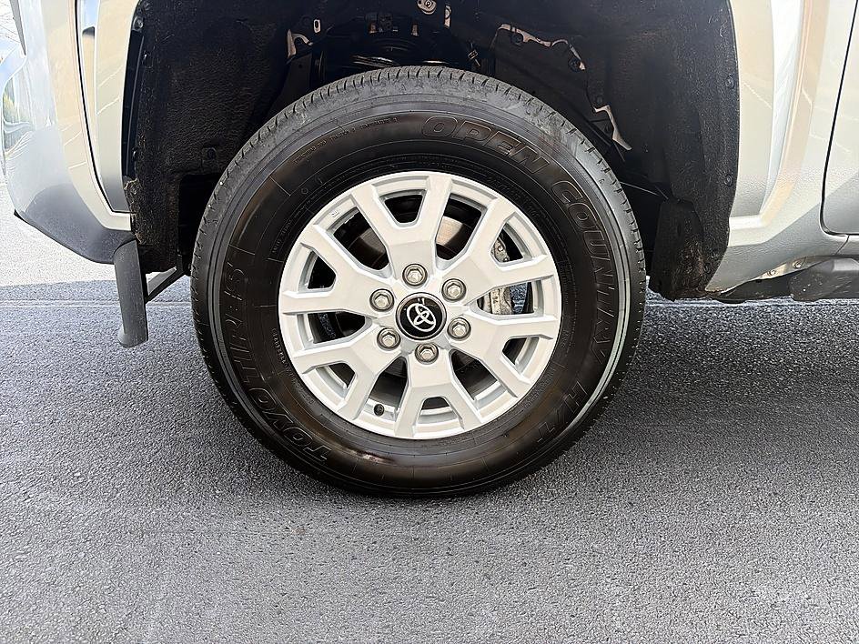 Certified 2024 Toyota Tacoma SR5 AWD/4WD image 11