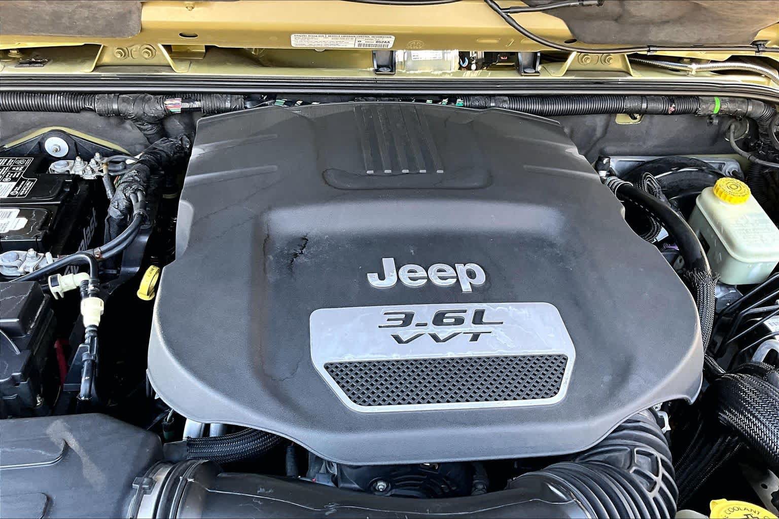 Used 2013 Jeep Wrangler Unlimited Rubicon w/ Connectivity Group AWD/4WD image 34