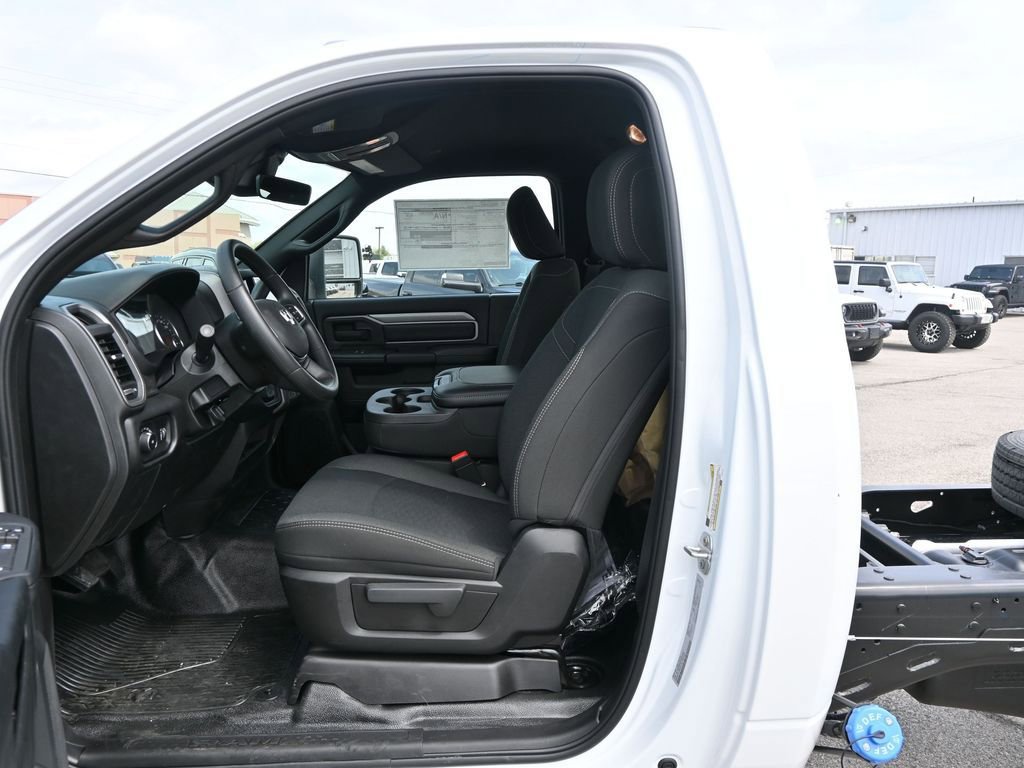 New 2026 RAM 5500 Tradesman AWD/4WD image 7