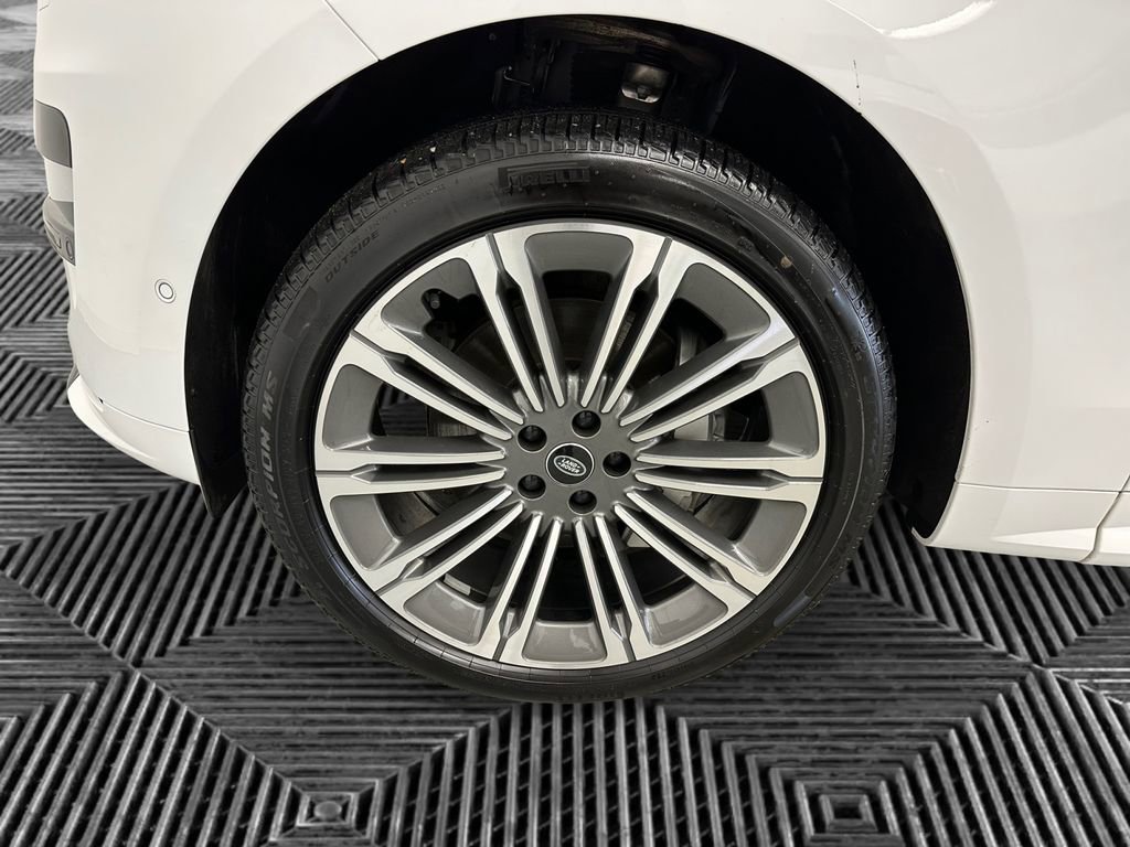 Used 2025 Land Rover Range Rover Sport Dynamic SE image 14