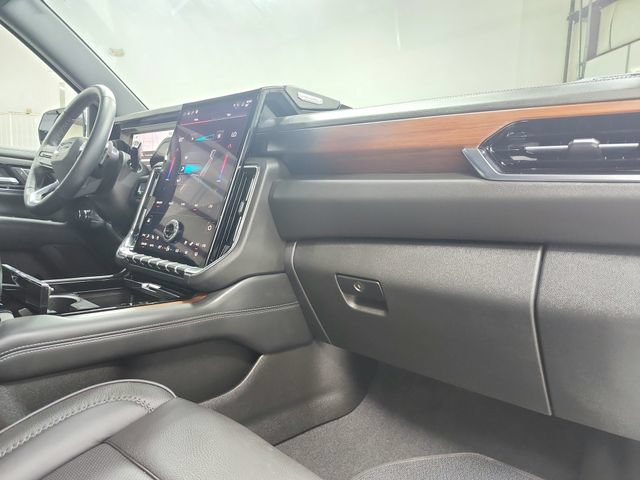 Used 2025 GMC Yukon XL Denali AWD/4WD image 46