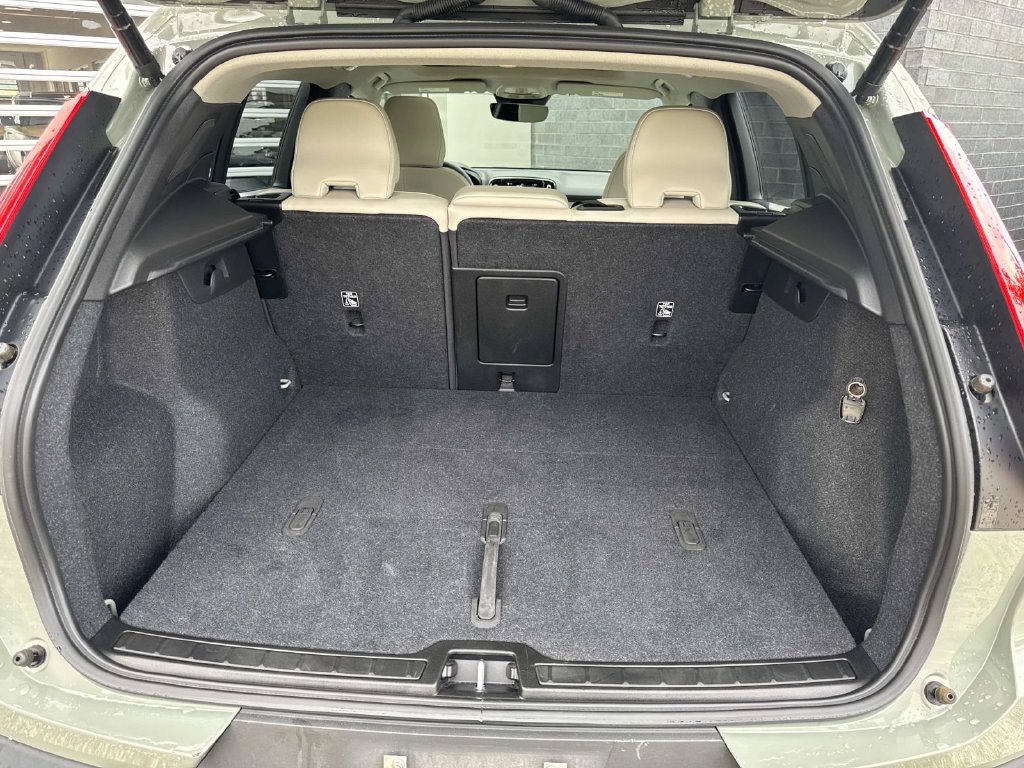 Used 2023 Volvo XC40 B5 Ultimate w/ Climate Package AWD/4WD image 6