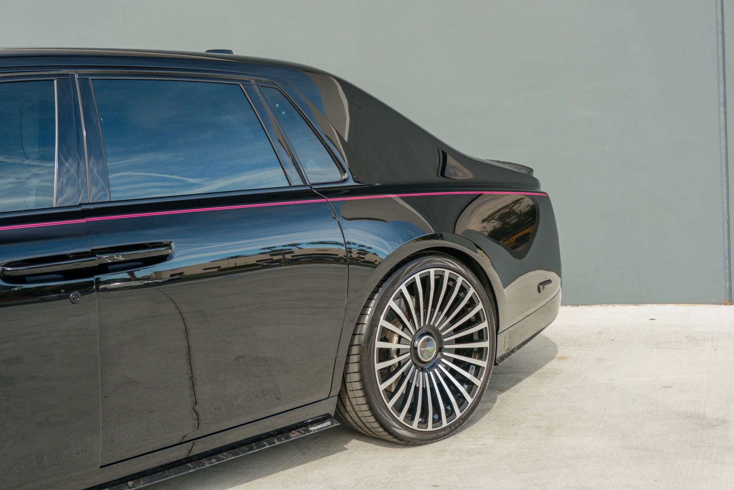 Used 2023 Rolls-Royce Phantom Sedan image 25