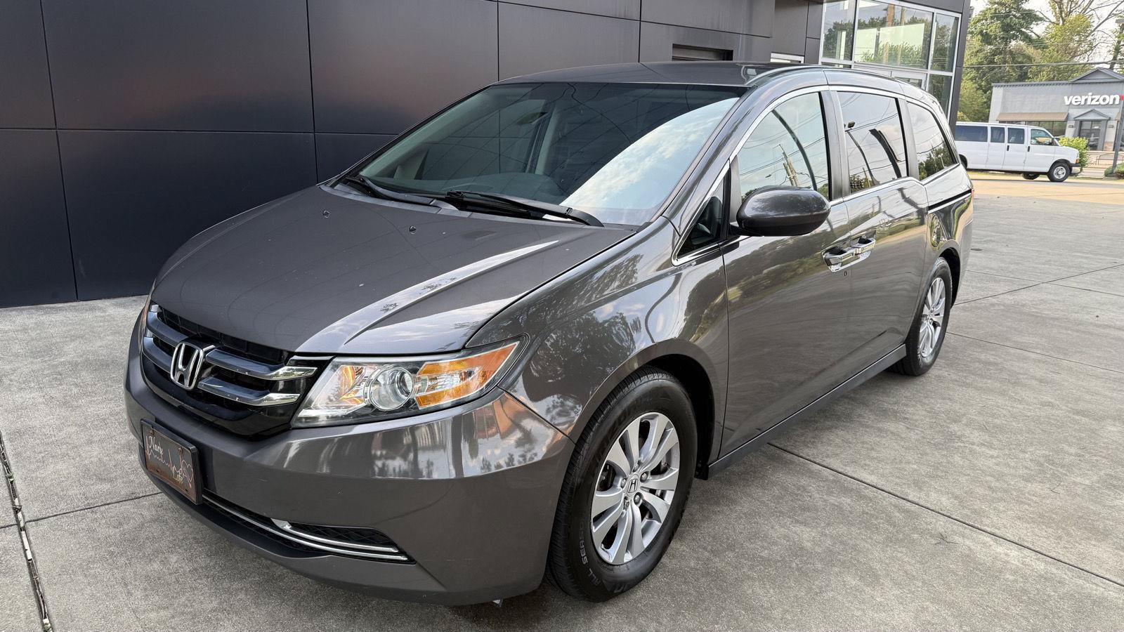 Used 2016 Honda Odyssey SE image 2
