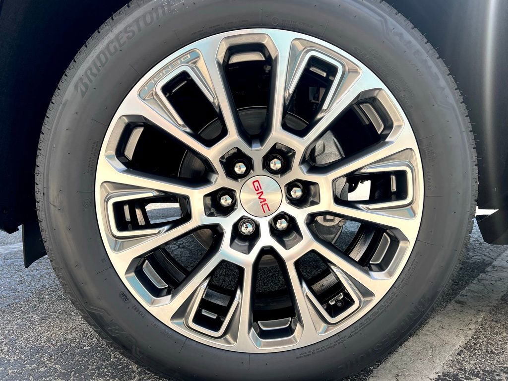 New 2026 GMC Yukon Denali w/ Denali Reserve Package RWD image 22