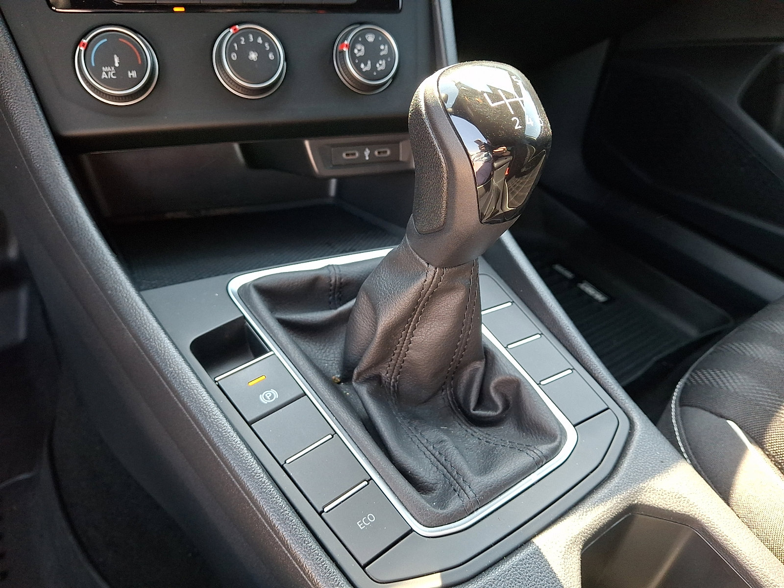 Certified 2022 Volkswagen Jetta Sport image 14