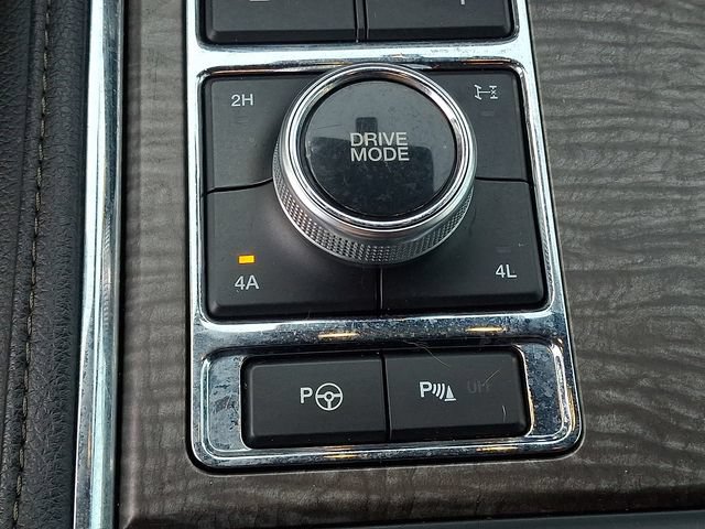 Used 2018 Ford Expedition Limited w/ Equipment Group 301A AWD/4WD image 24