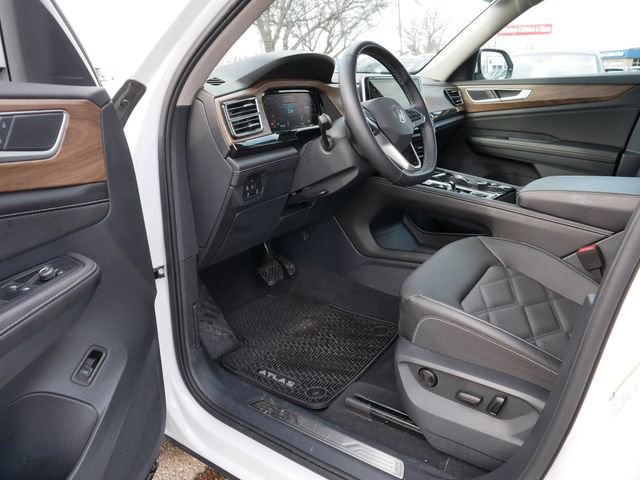 Certified 2025 Volkswagen Atlas SE w/ Panoramic Sunroof Package image 12