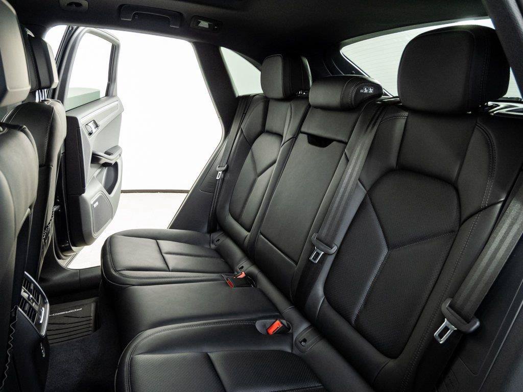 New 2026 Porsche Macan AWD/4WD image 22