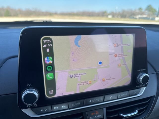 Used 2024 Nissan Altima 2.5 SV FWD image 3