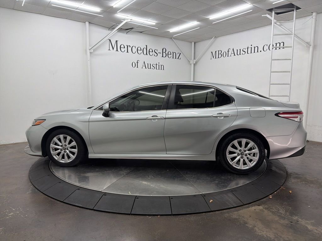 Used 2018 Toyota Camry LE image 3