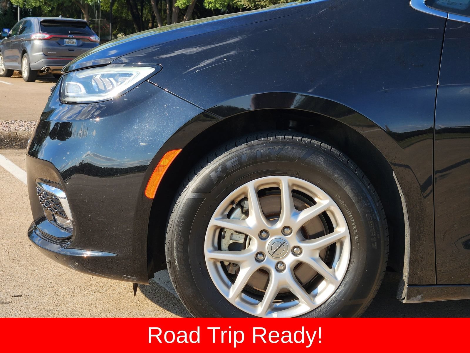 Used 2025 Chrysler Pacifica Select FWD image 8