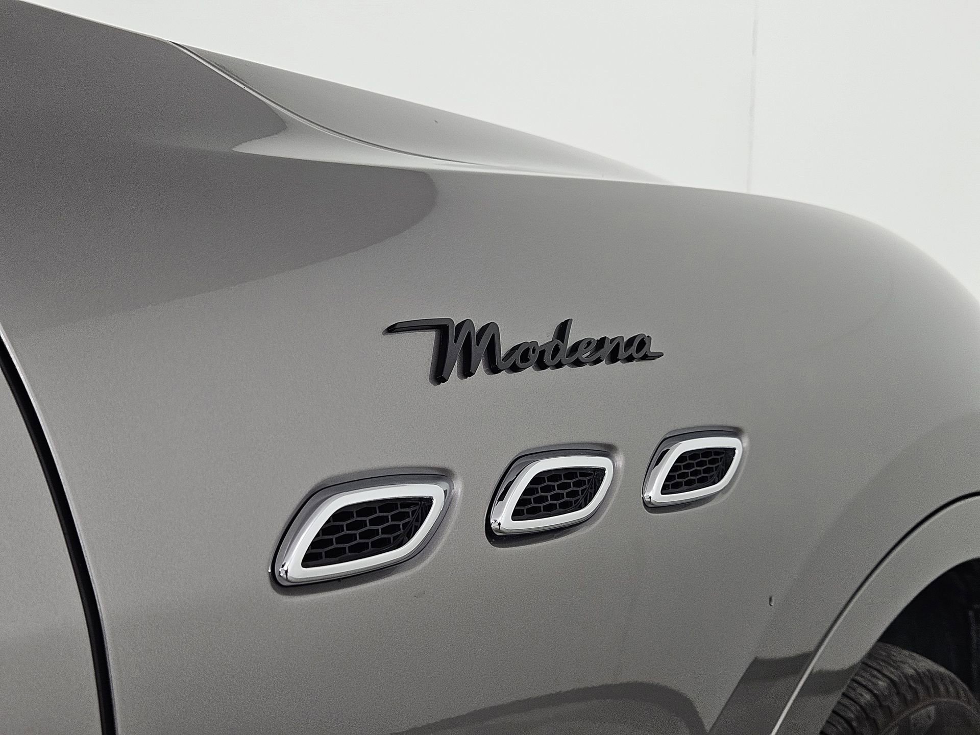 Used 2022 Maserati Levante Modena AWD/4WD image 9