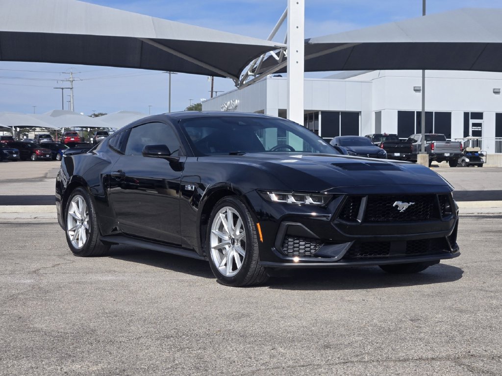 Used 2024 Ford Mustang GT Premium RWD image 3