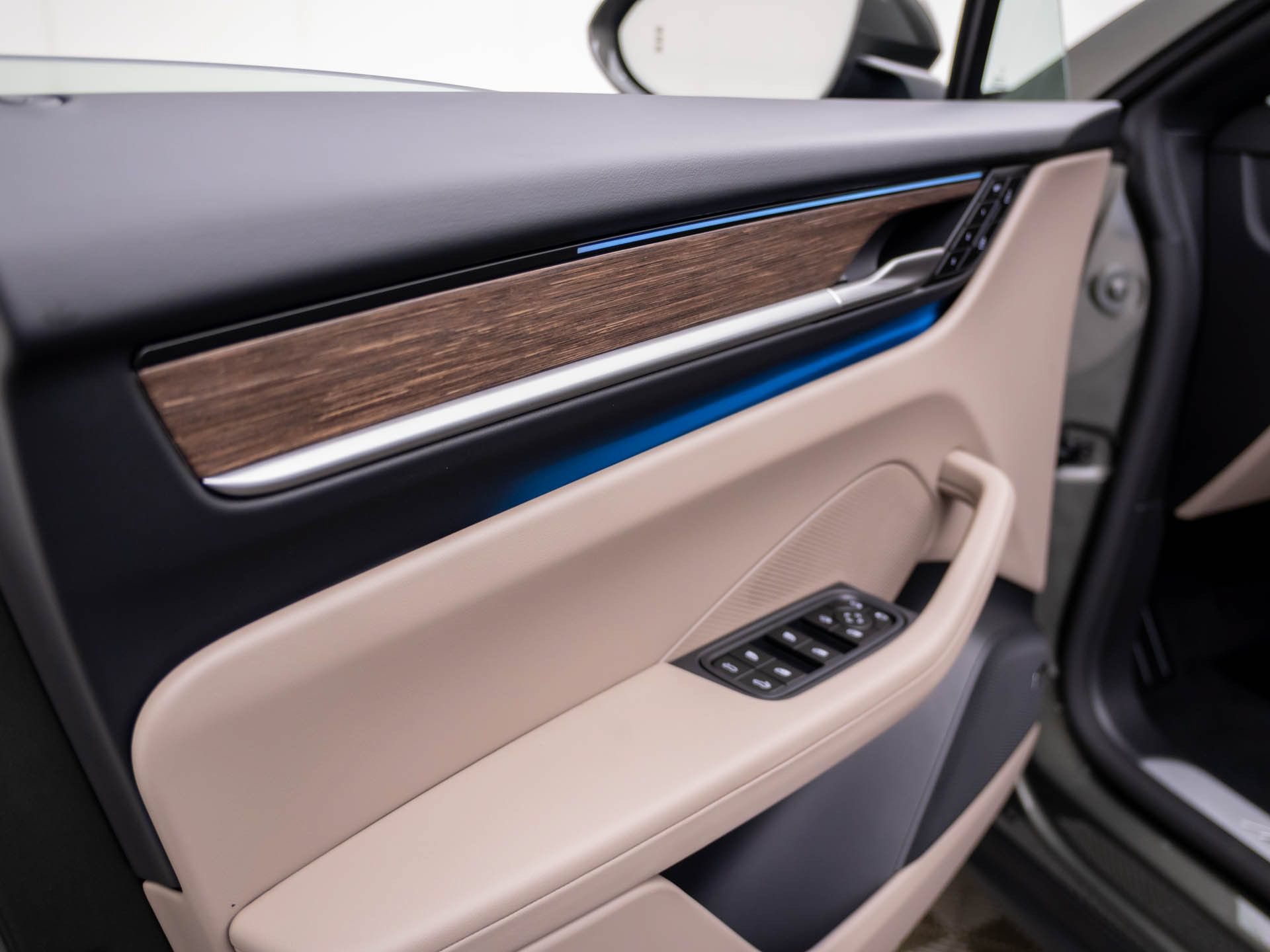 New 2026 Porsche Macan 4 Electric AWD/4WD image 16