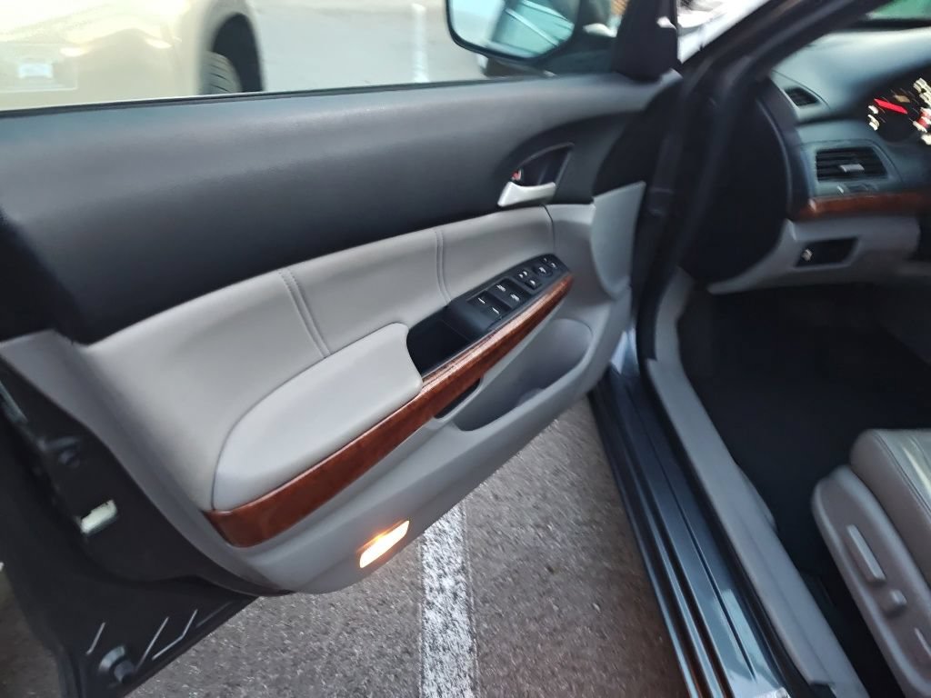 Used 2011 Honda Accord EX-L image 7