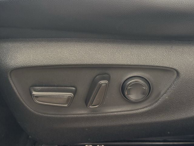 Used 2023 Toyota Highlander XLE FWD image 29