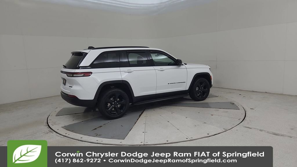 Certified 2025 Jeep Grand Cherokee Limited w/ Black Appearance Package AWD/4WD image 14