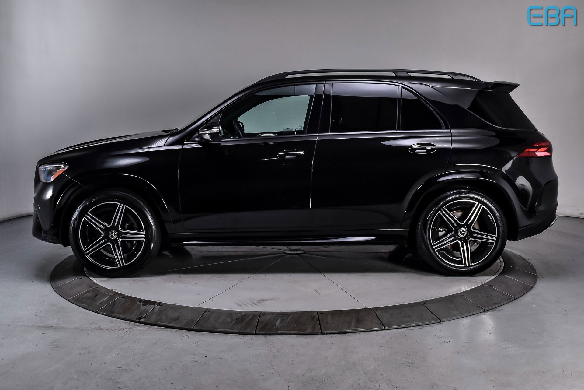 Used 2025 Mercedes-Benz GLE 350 4MATIC image 3