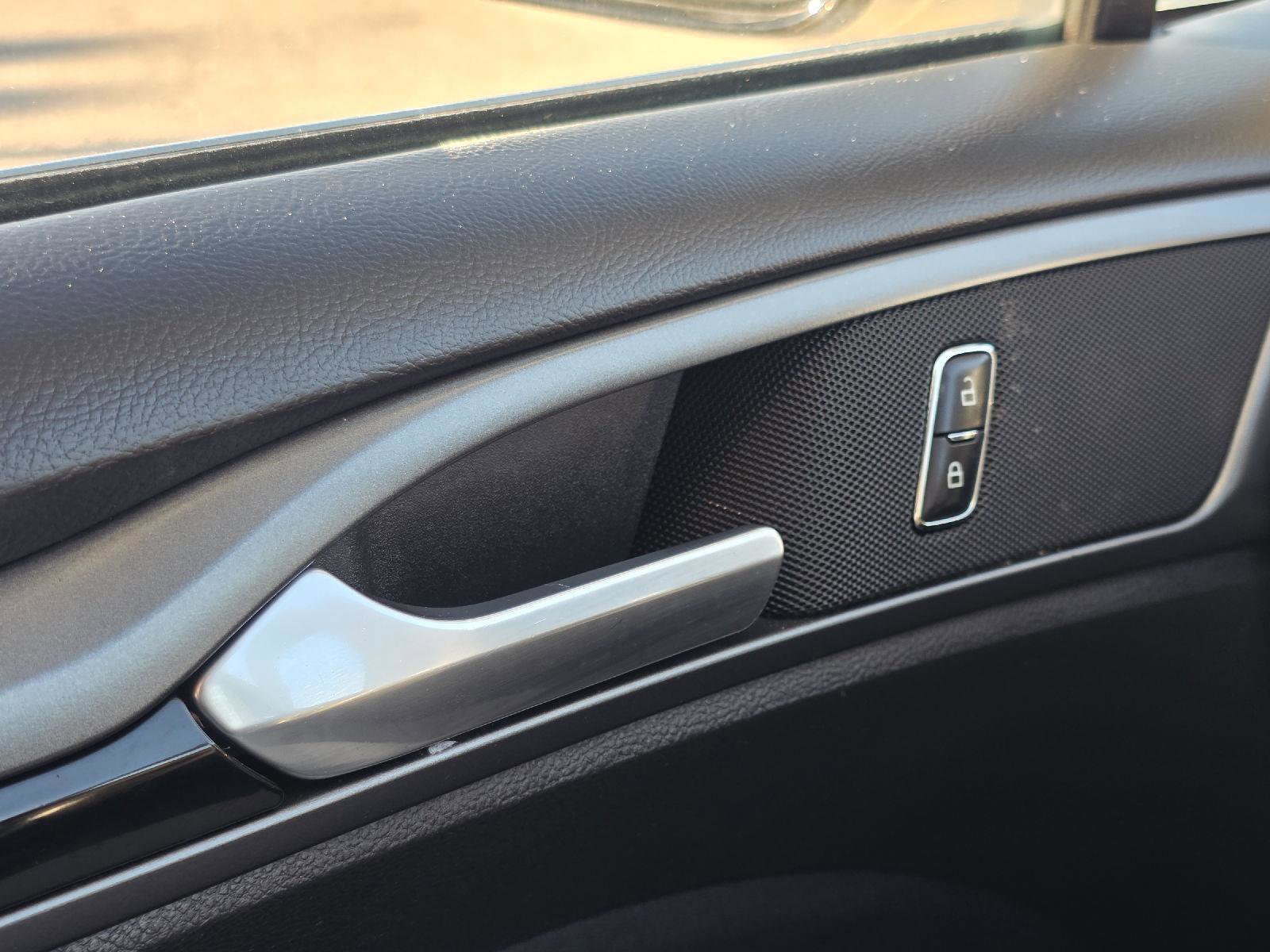 Used 2016 Ford Fusion SE w/ Equipment Group 201A image 10