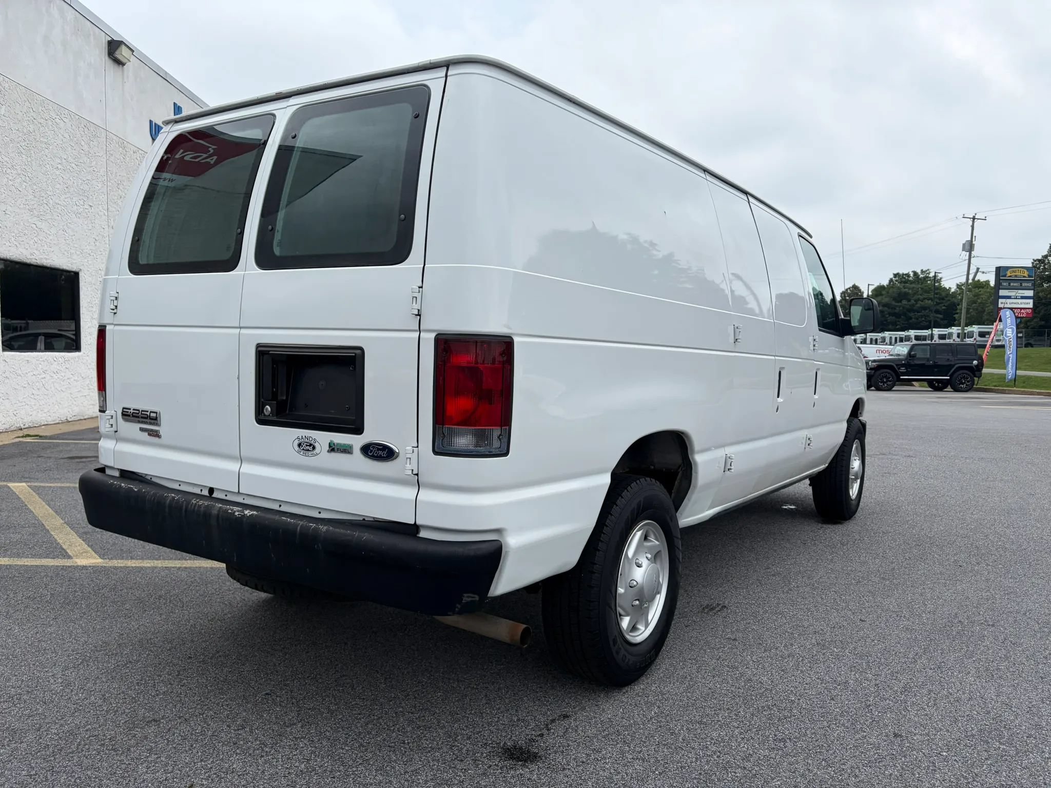 Used 2011 Ford E-250 and Econoline 250 w/ PWR Group RWD image 8