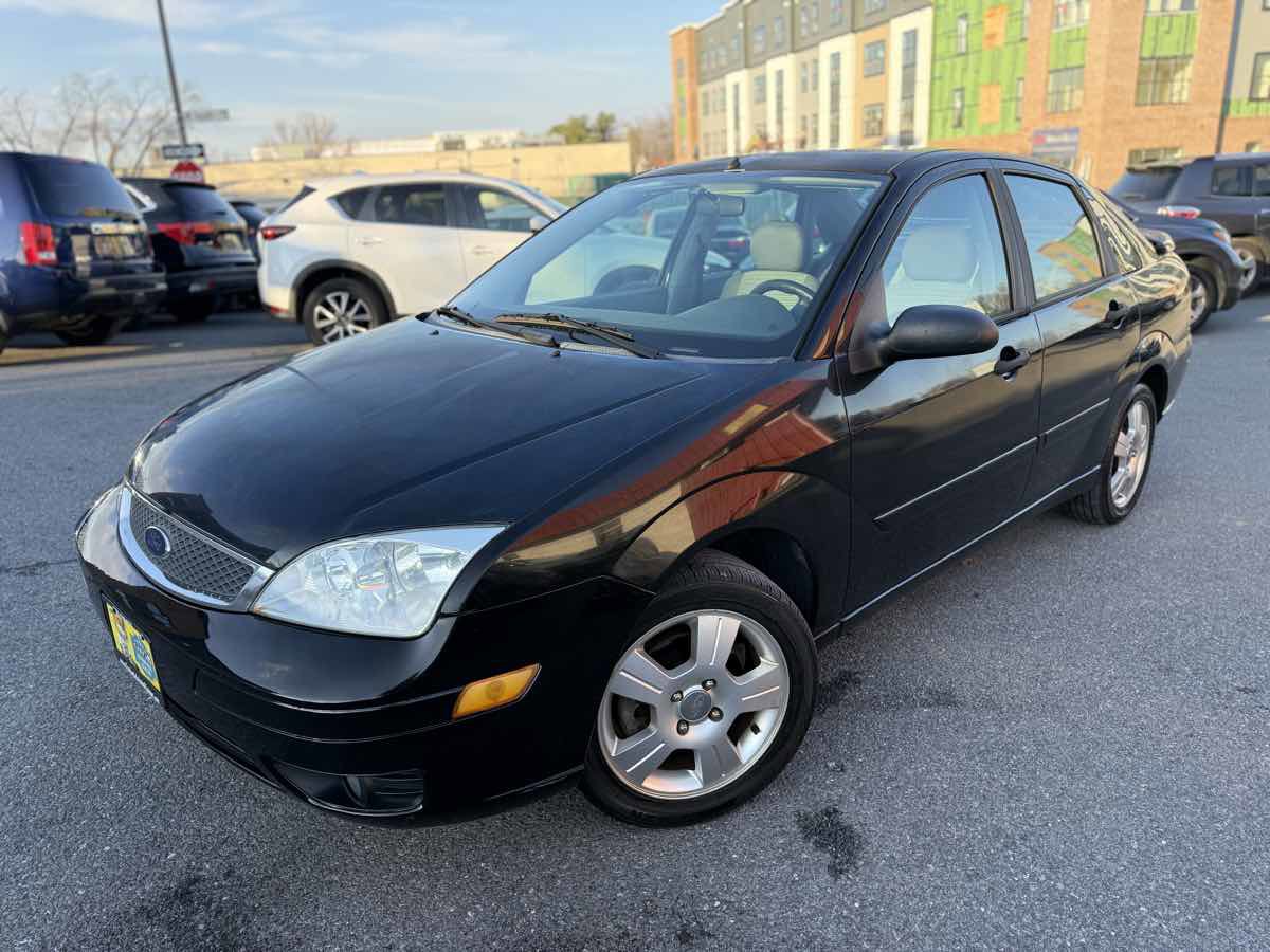 Used 2005 Ford Focus SES FWD image 3