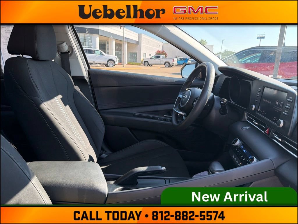 Used 2022 Hyundai Elantra SEL w/ Cargo Package FWD image 2