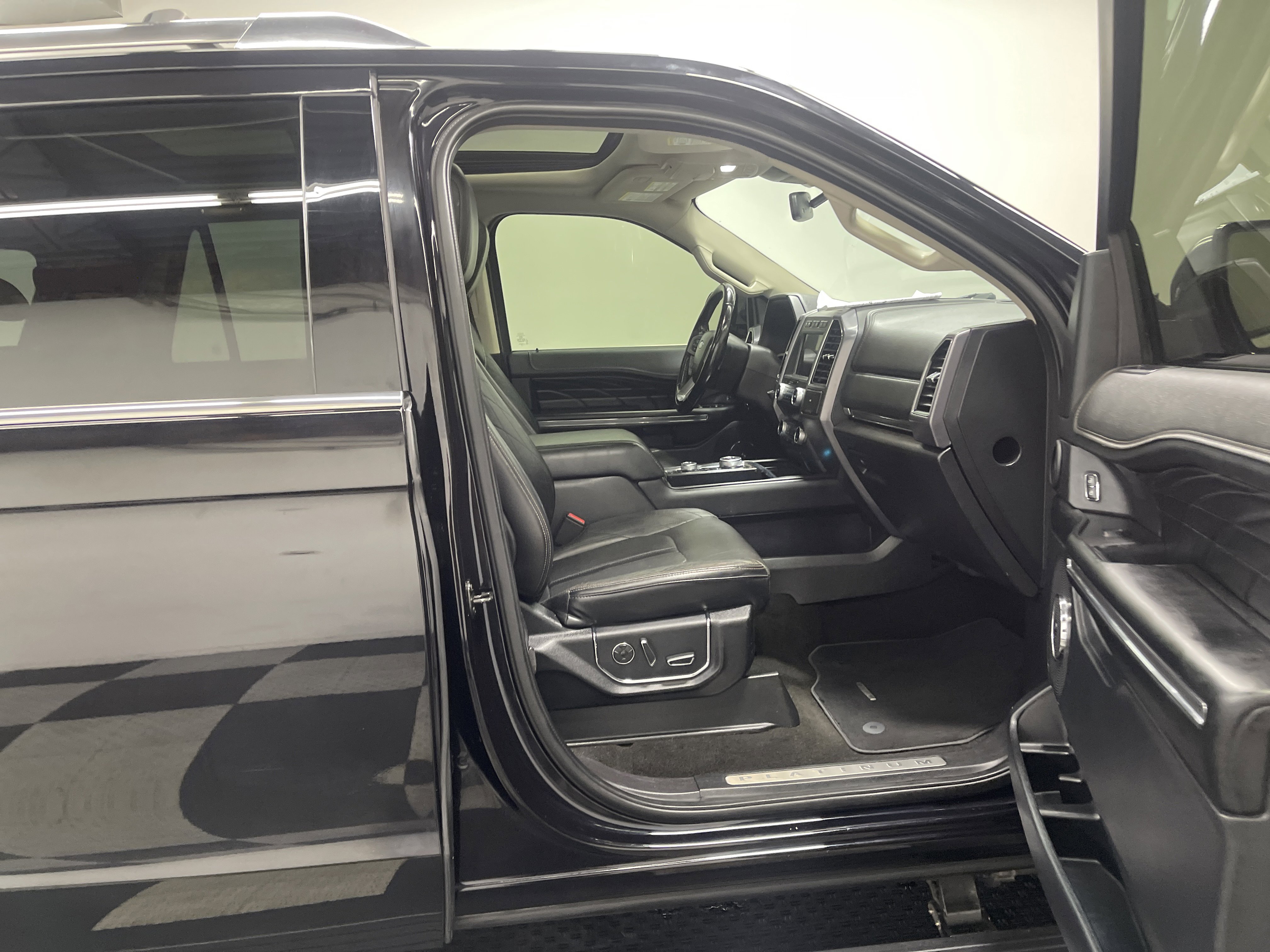Used 2019 Ford Expedition Max Platinum image 26