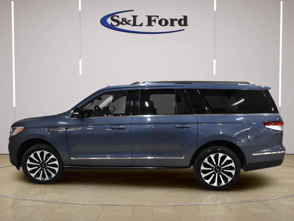 Used 2023 Lincoln Navigator L Reserve w/ Equipment Group 201A image 2