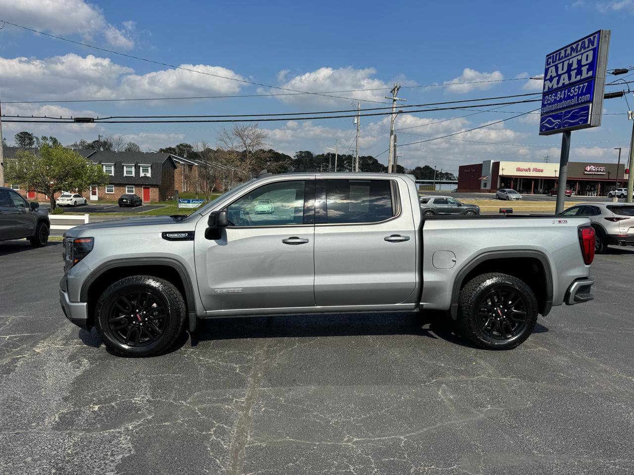 Used 2023 GMC Sierra 1500 Elevation AWD/4WD image 2