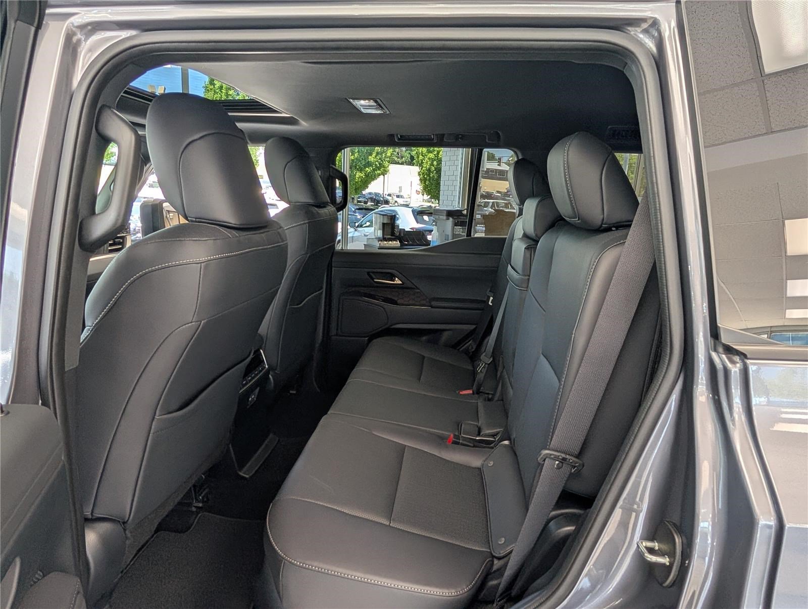 Used 2025 Lexus GX 550 w/ Accessory Package (2T) AWD/4WD image 16