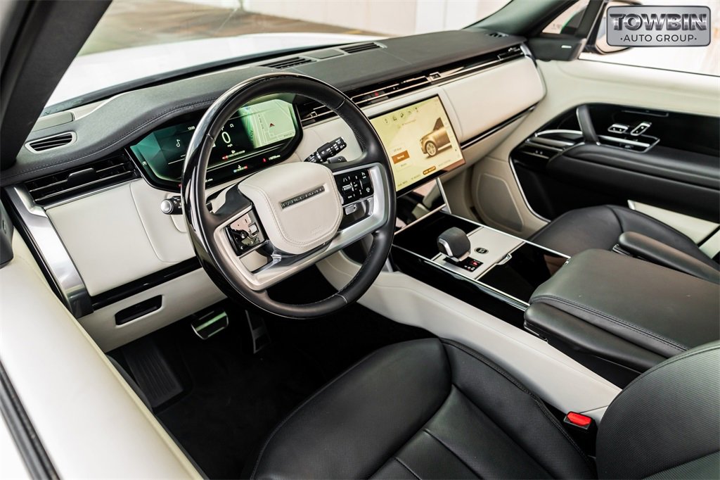 Used 2024 Land Rover Range Rover Long Wheelbase SE image 9