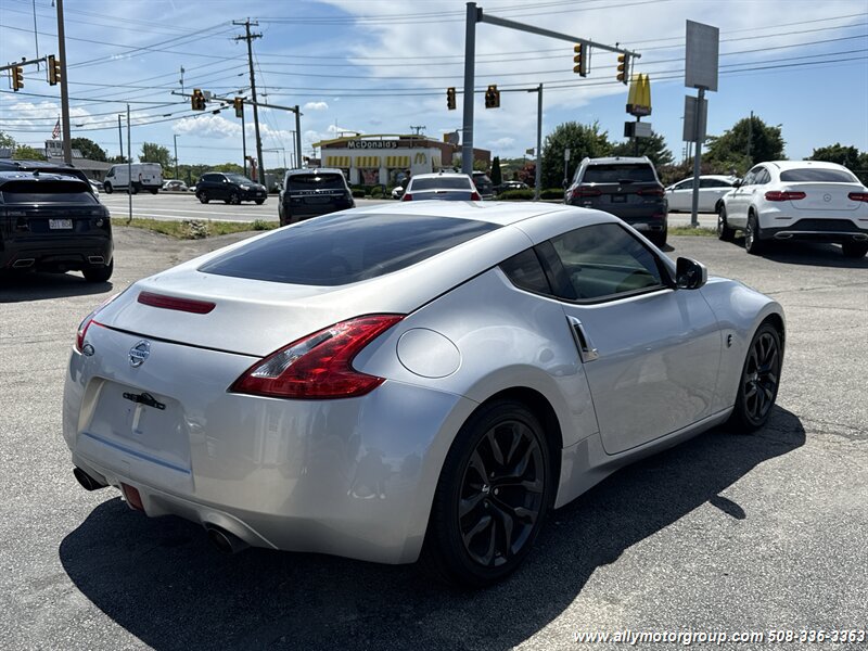Used 2016 Nissan 370Z Coupe RWD image 5