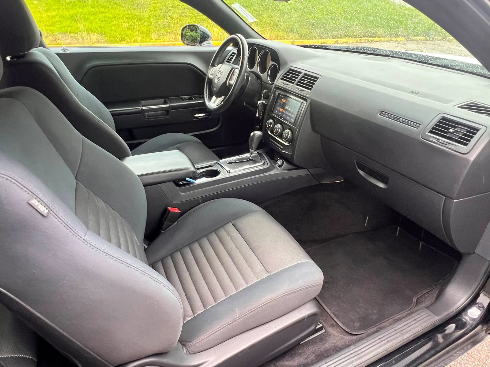 Used 2014 Dodge Challenger SXT RWD image 10