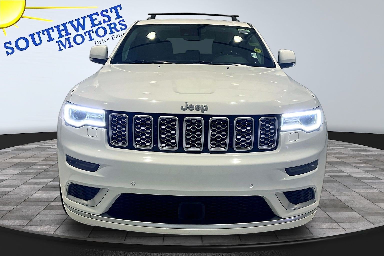 Used 2018 Jeep Grand Cherokee Summit w/ Platinum Series Group AWD/4WD image 2