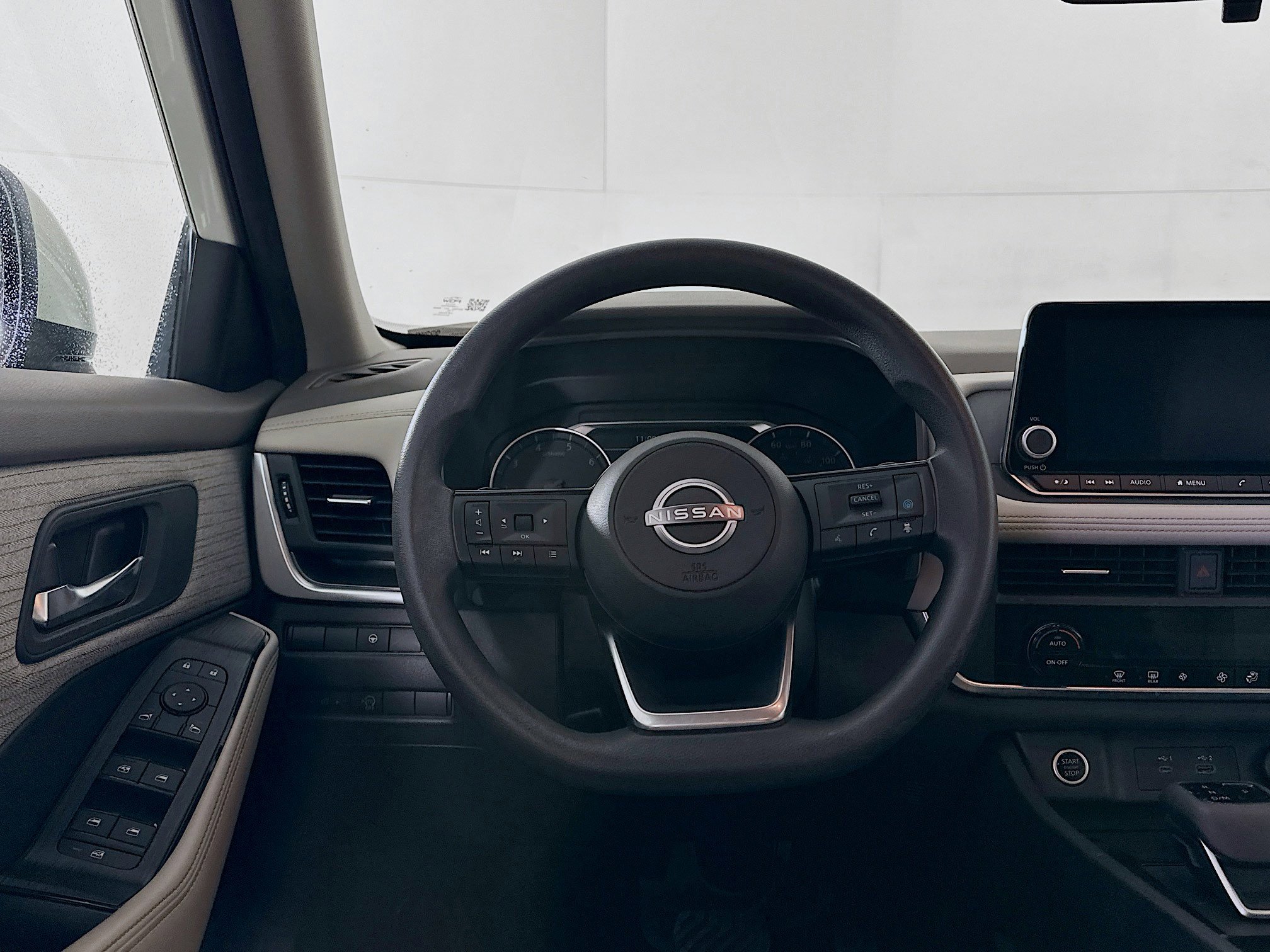 Used 2023 Nissan Rogue SV image 18