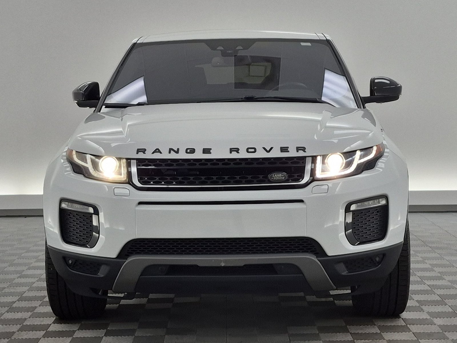 Used 2018 Land Rover Range Rover Evoque SE AWD/4WD image 6