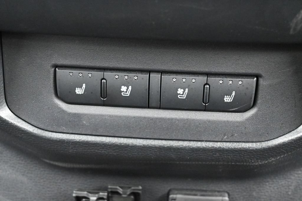 Used 2024 Toyota Tundra Platinum AWD/4WD image 33