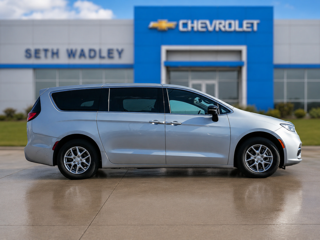 Used 2026 Chrysler Pacifica Select FWD image 65