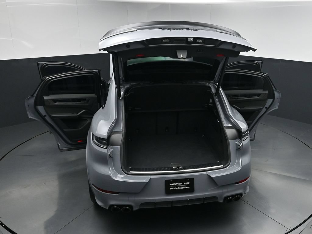 Certified 2025 Porsche Cayenne GTS AWD/4WD image 33