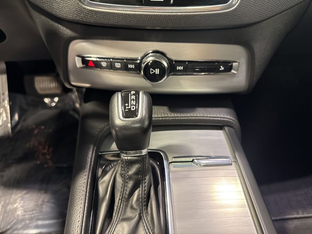 Used 2016 Volvo XC90 T6 Momentum w/ Vision Package AWD/4WD image 8