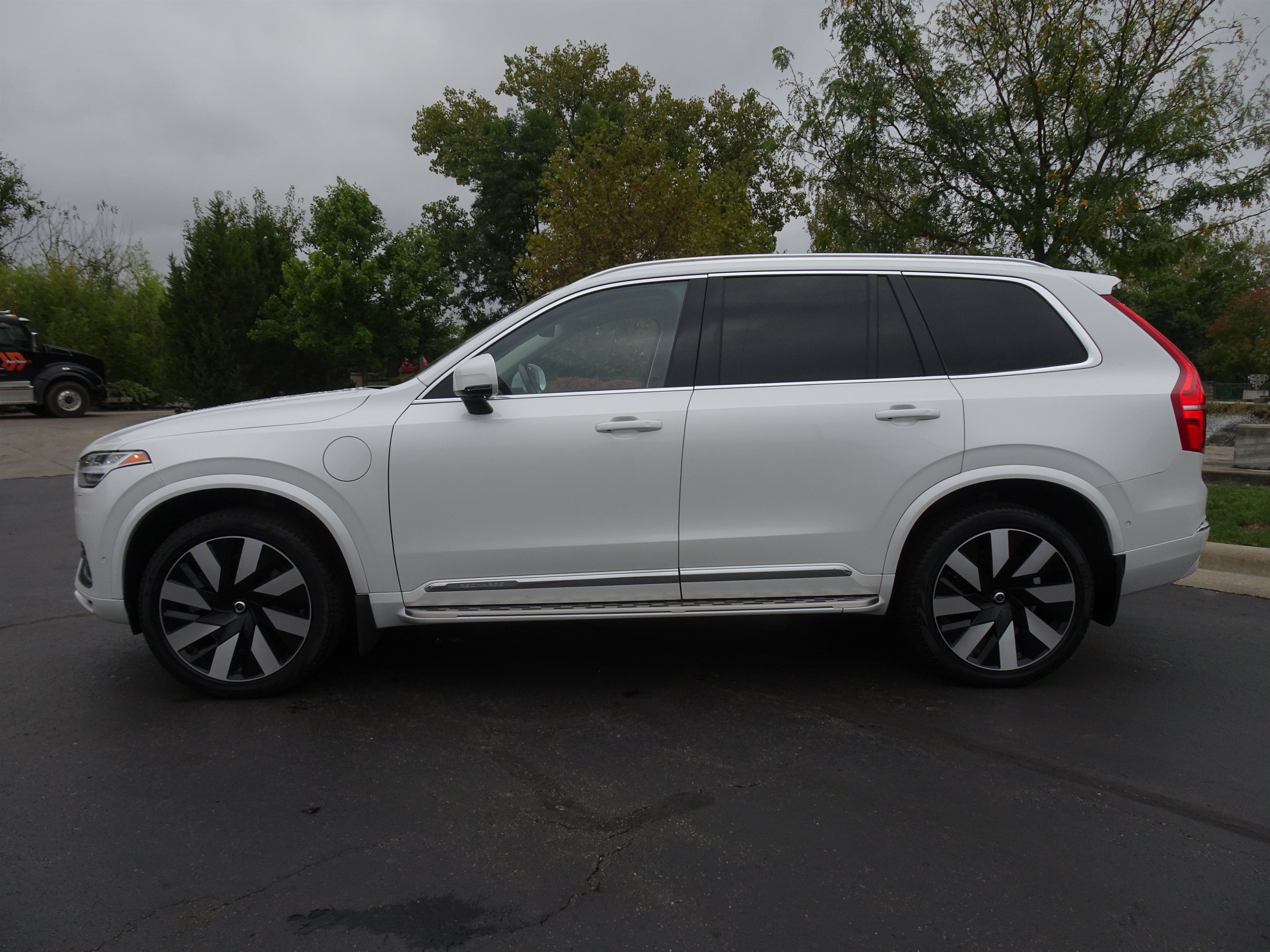 Used 2023 Volvo XC90 T8 Ultimate w/ Lounge Package AWD/4WD image 3