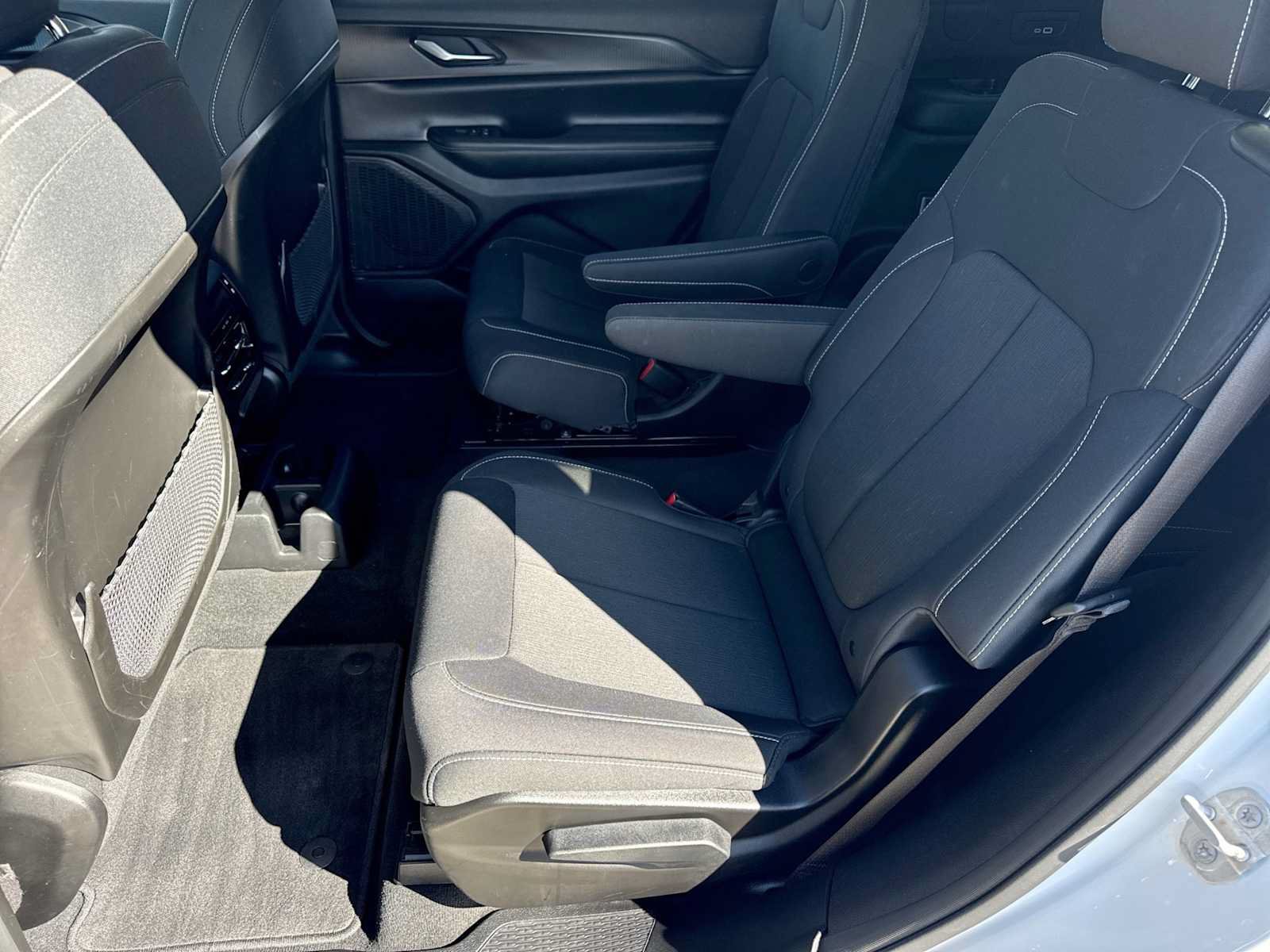 Used 2023 Jeep Grand Cherokee L Laredo w/ Luxury Tech Group I AWD/4WD image 19