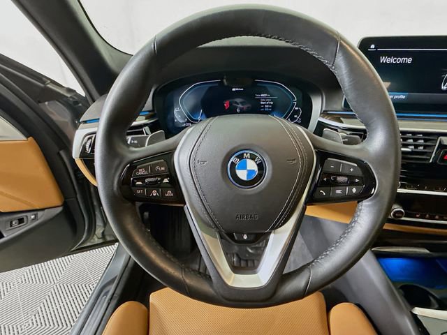 Used 2023 BMW 530e xDrive w/ Premium Package image 11