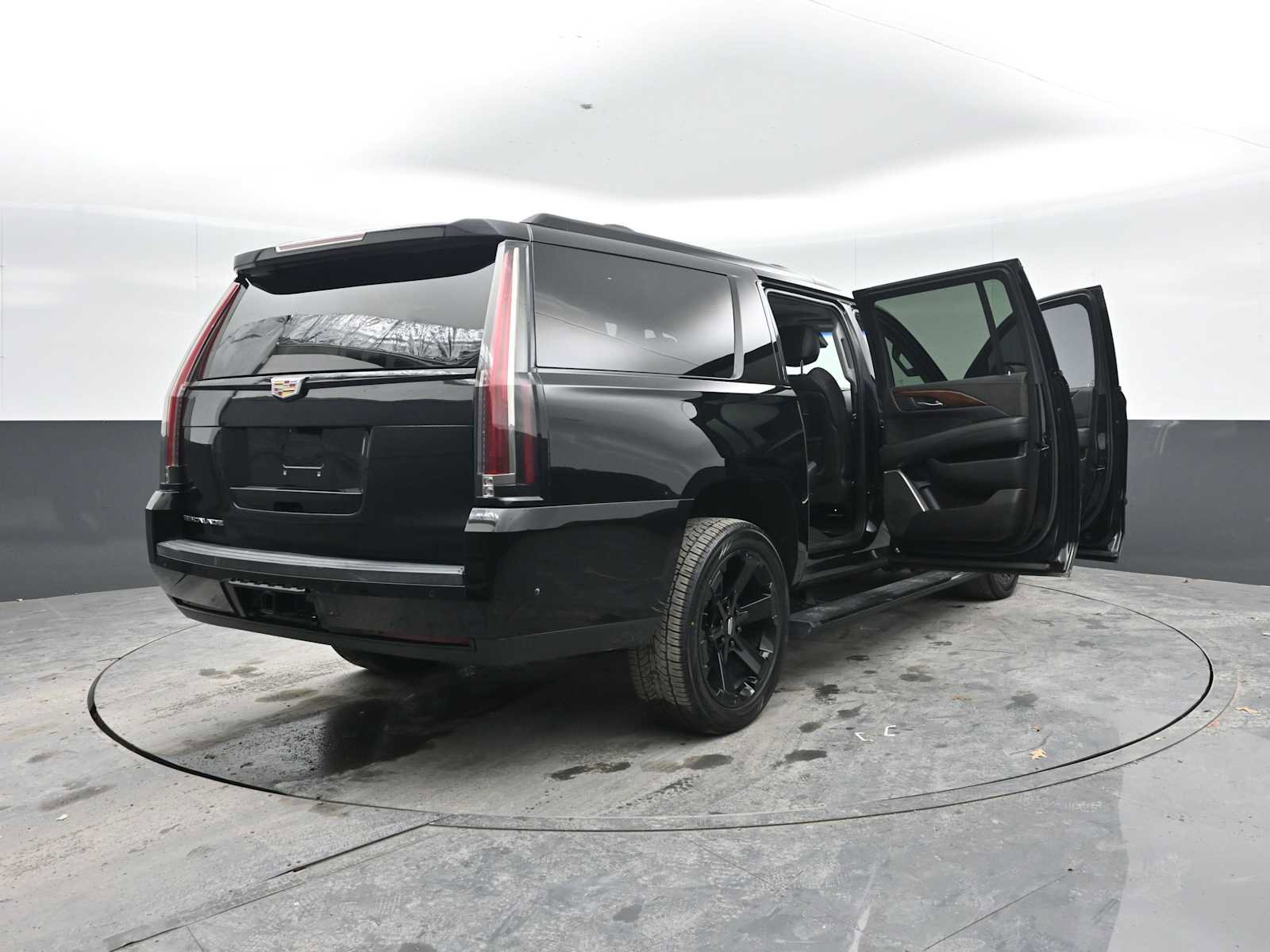 Used 2019 Cadillac Escalade ESV Premium Luxury w/ Escalade Sport Edition AWD/4WD image 60