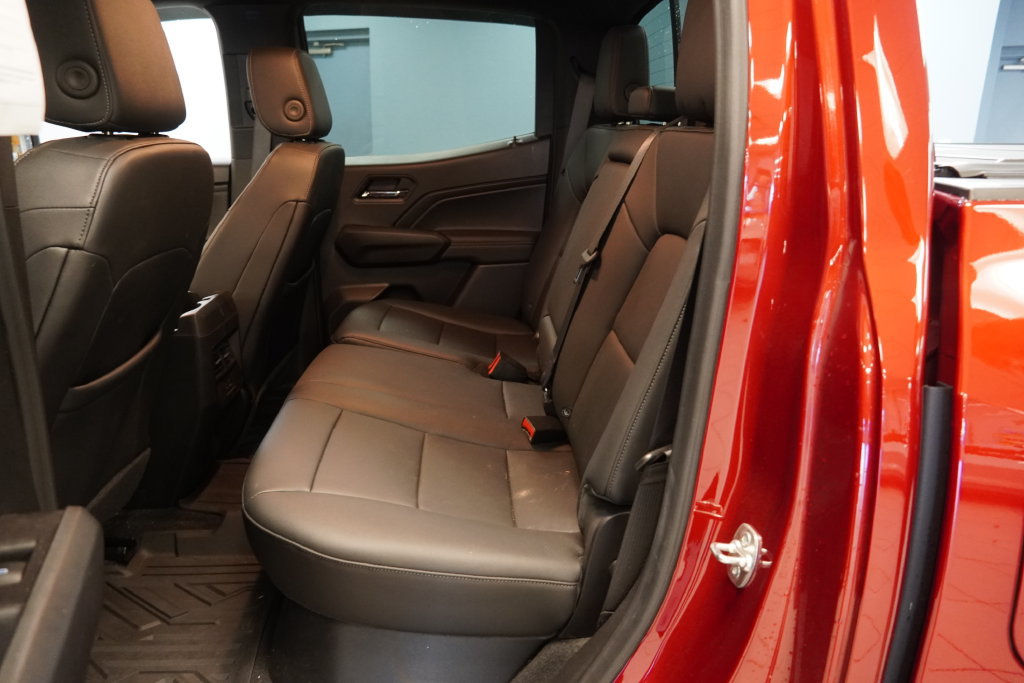 Used 2025 Chevrolet Colorado LT w/ LT Convenience Package AWD/4WD image 27