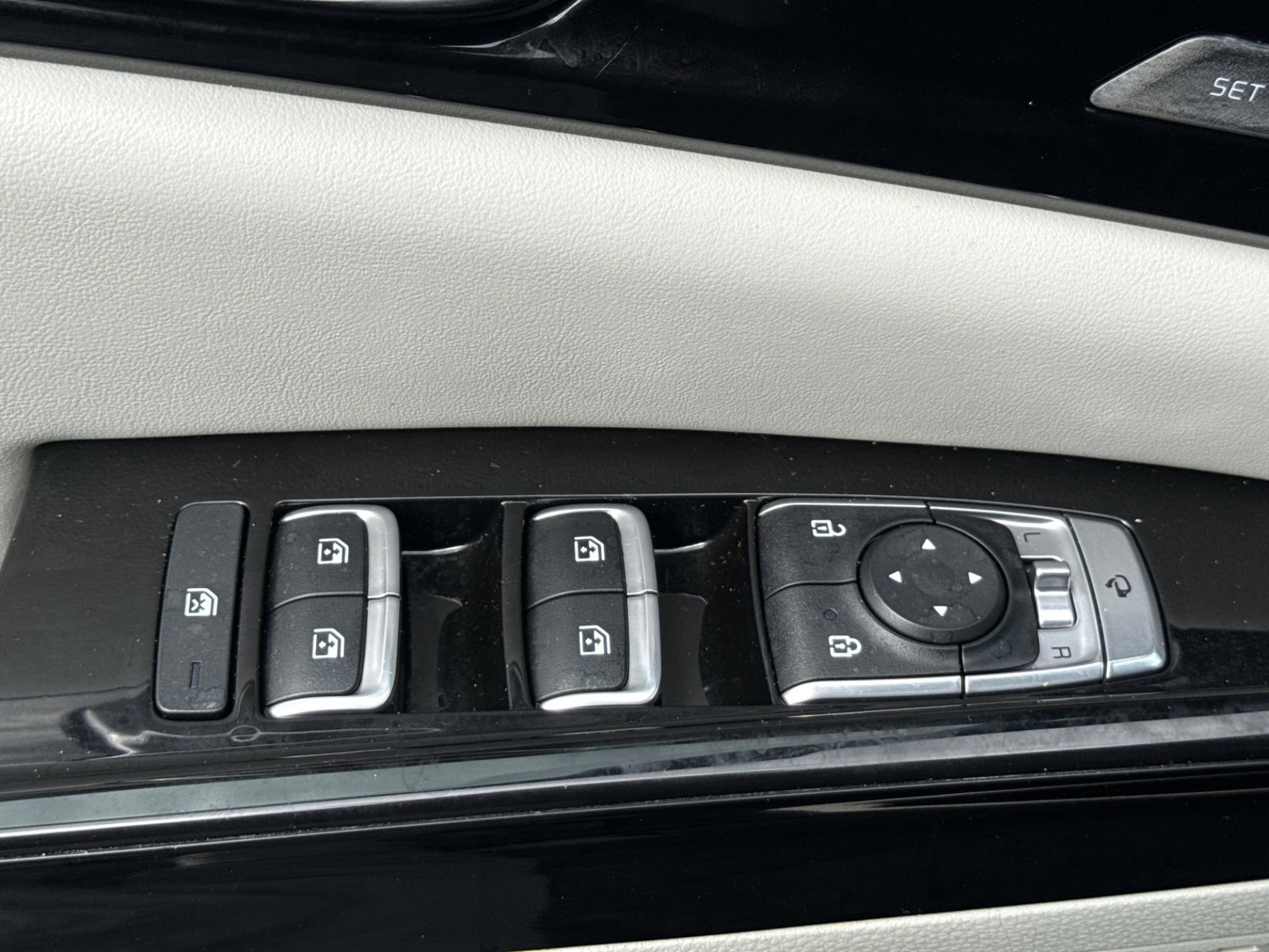 Used 2023 Kia Carnival SX image 19